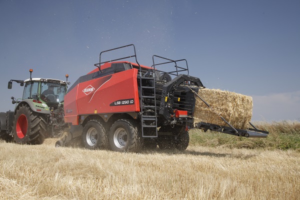The recently introduced Kuhn LSB 1290 iD baler uses a two-part plunger to compress the bale in two stages, which increases the density by up to 25%.
