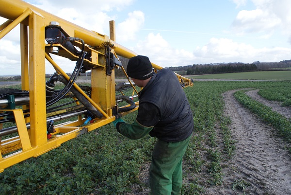 Changing nozzles manually of a wide boom can be a chore, especially if you know you need to change them back in a few minutes.