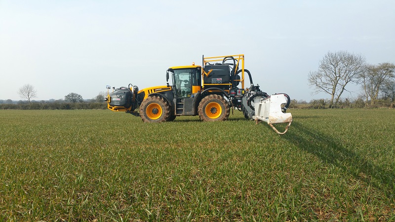 The front and rear tanks gives the Landquip sprayer a total capacity of 4000 litres – more than a match for a self-propelled.