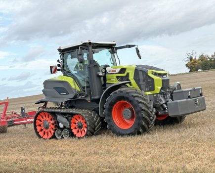 CLAAS Axion 9